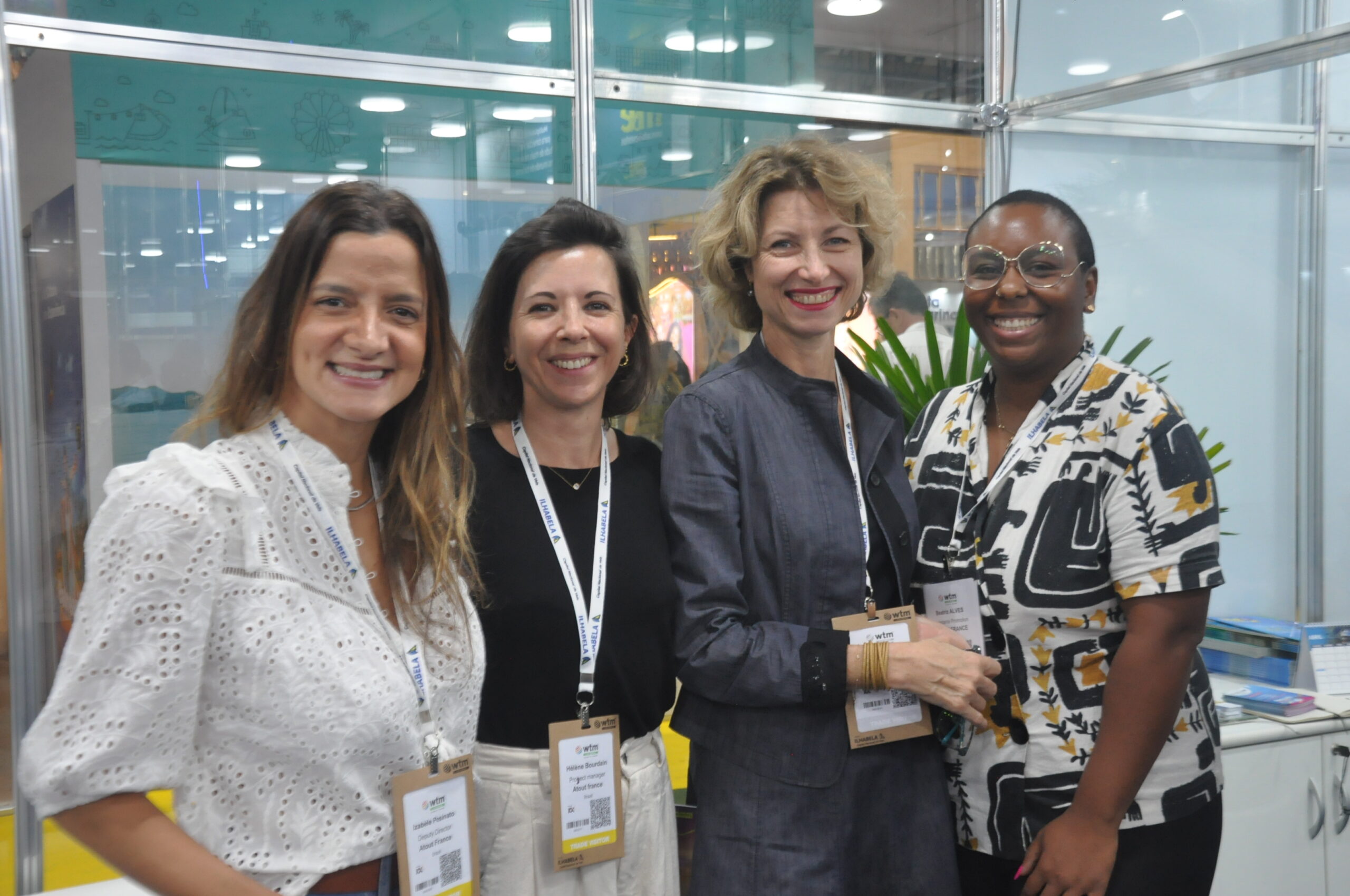 Izabèle Pezinato, Hélène Bourdain, Caroline Putnoki e Beatriz Alves, da Atout France Izabèle Pezinato, Hélène Bourdain, Caroline Putnoki e Beatriz Alves, da Atout France
