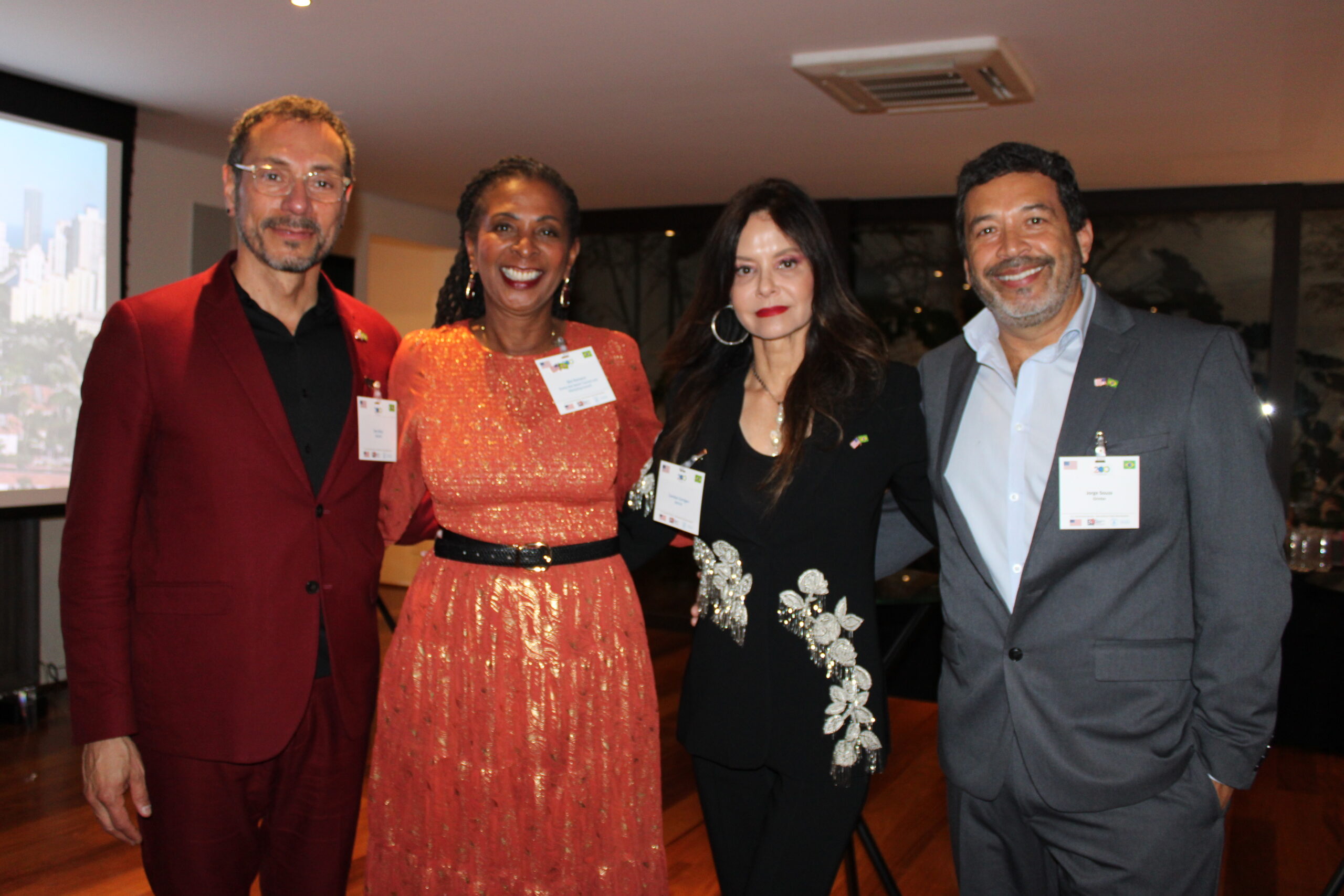 Dan Rios, de Miami, Ibis Romero, de Sunny Isles, Carolyn Corrigan, de Miami, e Jorge Souza, da Orinter Dan Rios, de Miami, Ibis Romero, de Sunny Isles, Carolyn Corrigan, de Miami, e Jorge Souza, da Orinter