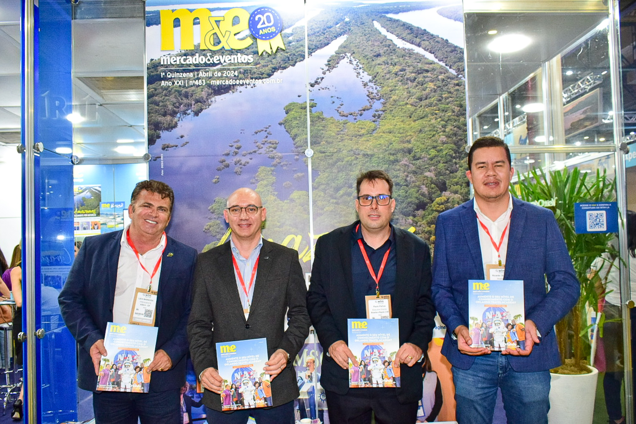 Delegação de Brasília no estande do M&E