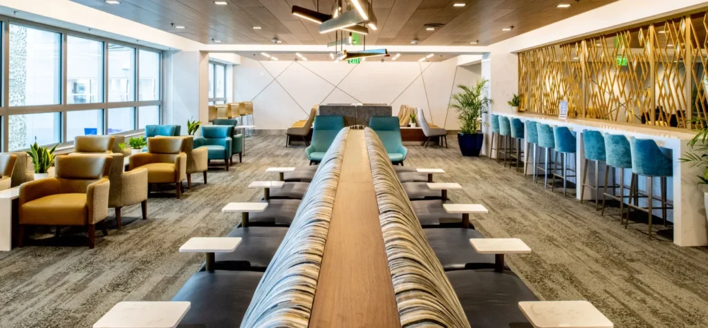 Delta Sky Club Miami Delta reinaugura lounge no aeroporto de Miami totalmente renovado