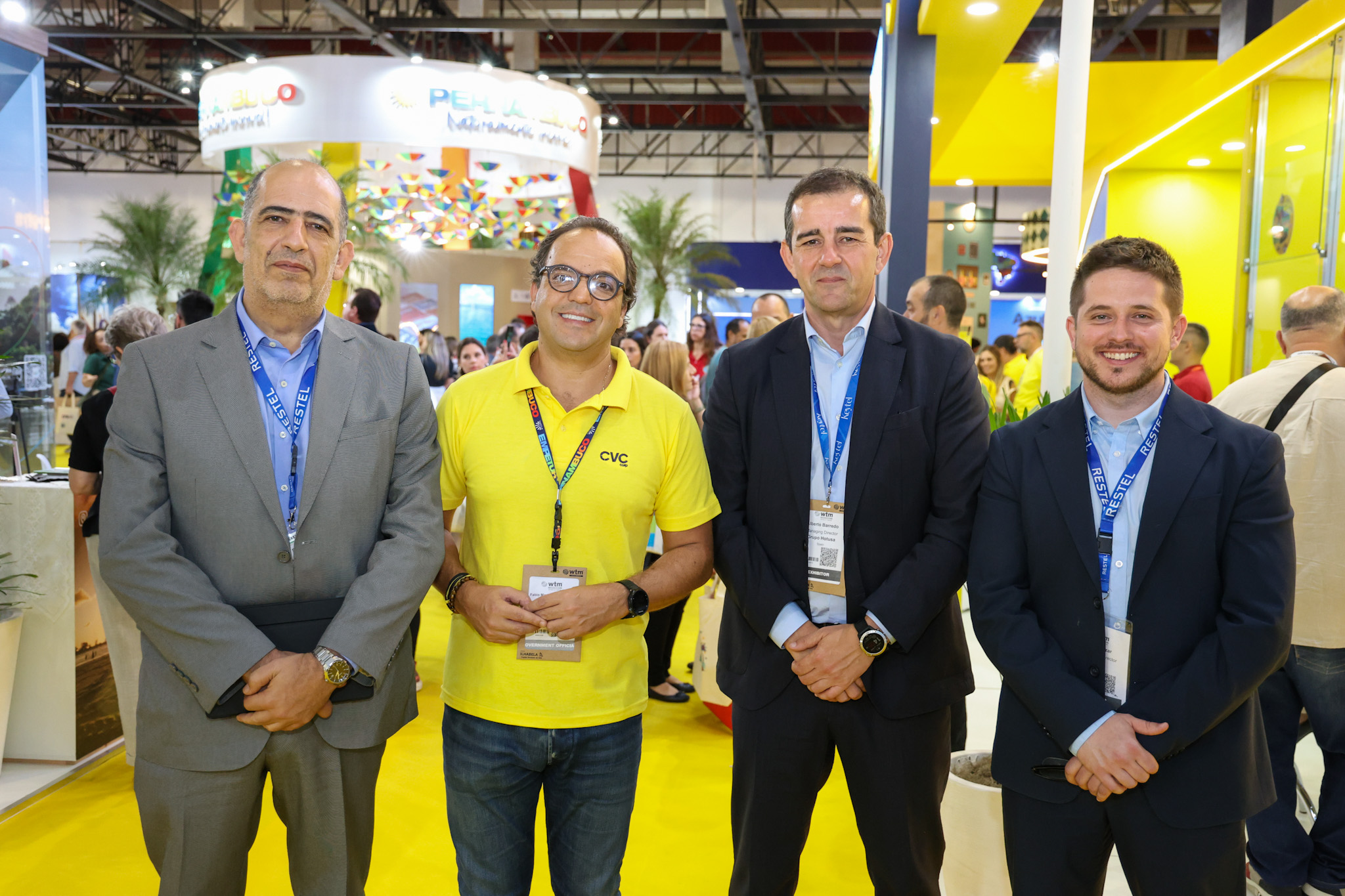 Fabio Godinho, CEO ada CVC Corp, entre Ernesto Segura, Alberto Barredo e Raul Alcazar, do Grupo Hotusa Fabio Godinho, CEO ada CVC Corp, entre Ernesto Segura, Alberto Barredo e Raul Alcazar, do Grupo Hotusa