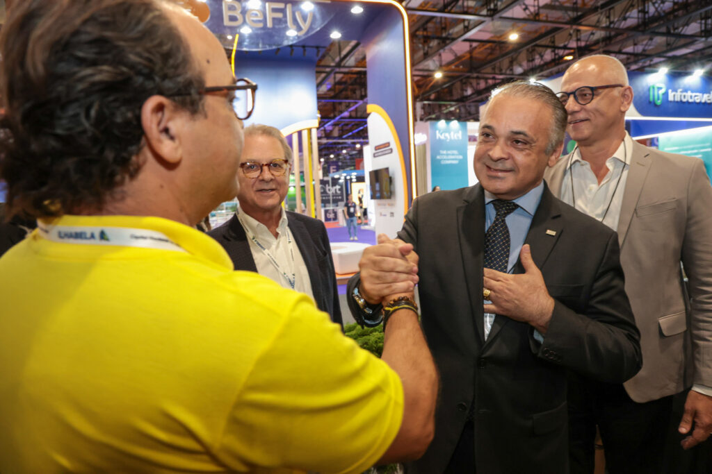 Fabio Godinho, CEO da CVC Corp, e Roberto de Lucena, secretário de Turismo do estado de São Paulo