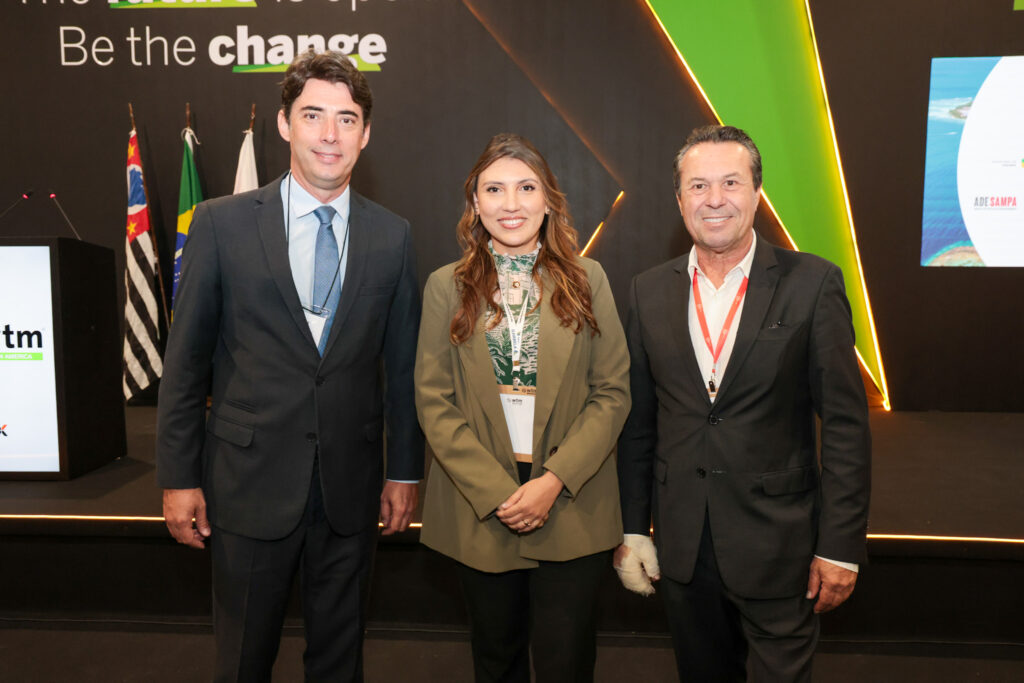 Fabrício Amaral, presidente do Fornatur, Ana Carla, do MTur, e Marcio Fernando Nunes, secretário de Turismo do Paraná