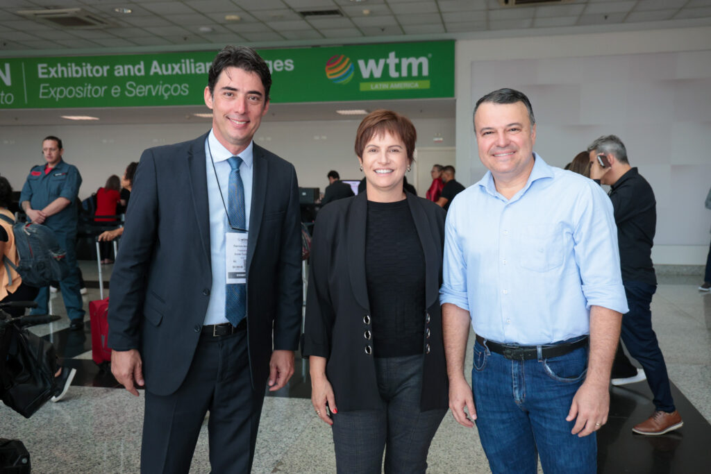 Fabrício Amaral, presidente do Fornatur, Ana Paula Oliveira, prefeita de Rio Quentes, Romero Machado, secretário de Turismo de Rio Quente