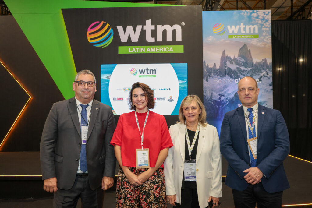 Fernando Gorbaran, C.A.T. Camara Argentina de Turismo, Natália Pisoni, coordenadora de Mercados Internacionais da Argentina, Maria Laura, do VisitBA, e Dante Gabriel, da INFUETUR