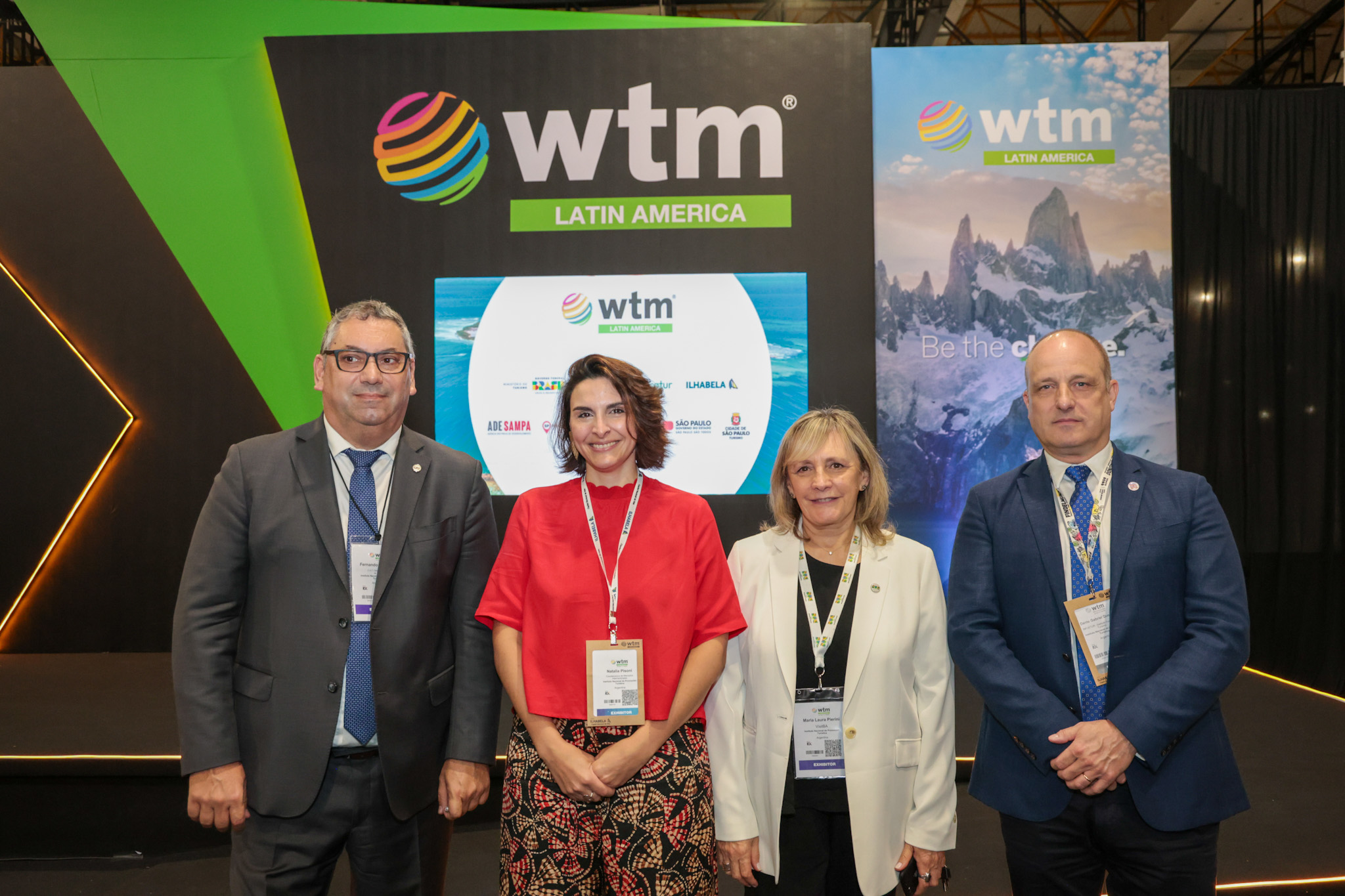 Fernando Gorbaran, C.A.T. Camara Argentina de Turismo, Natália Pisoni, coordenadora de Mercados Internacionais da Argentina, Maria Laura, do VisitBA, e Dante Gabriel, da INFUETUR Fernando Gorbaran, C.A.T. Camara Argentina de Turismo, Natália Pisoni, coordenadora de Mercados Internacionais da Argentina, Maria Laura, do VisitBA, e Dante Gabriel, da INFUETUR