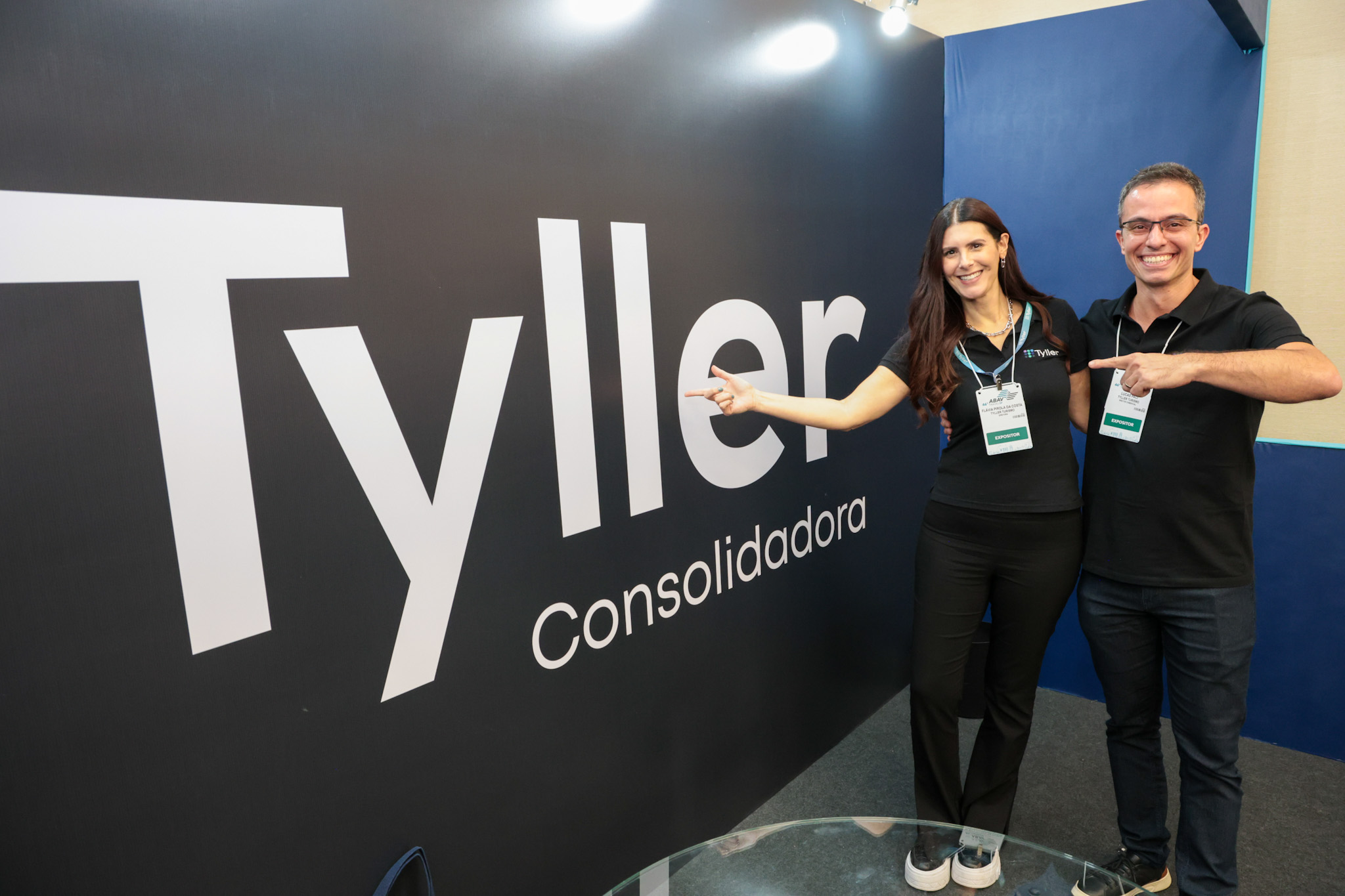 Flávia Costa e Lucas Paci, da Tyller Consolidadora Flávia Costa e Lucas Paci, da Tyller Consolidadora
