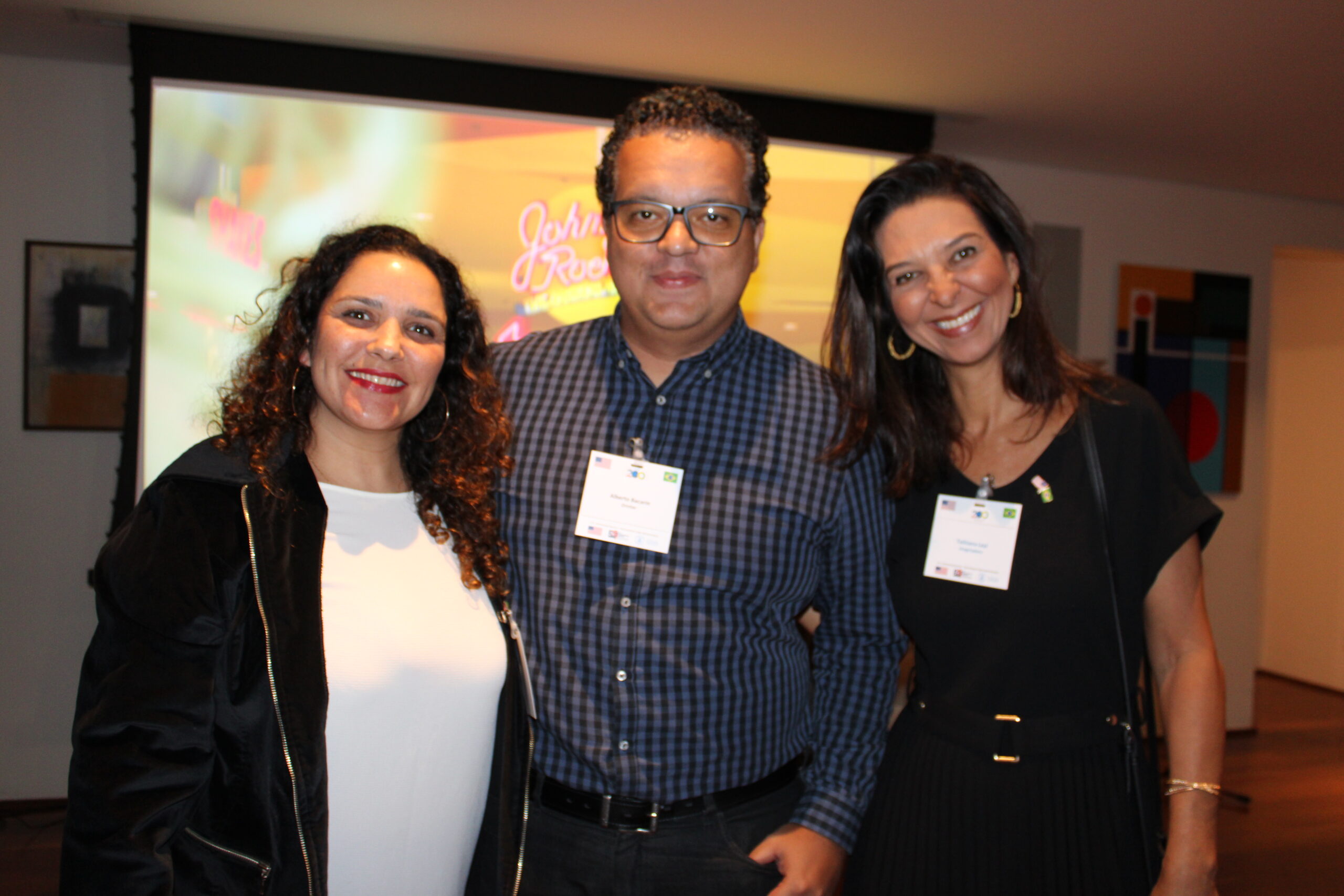 Gabriela Doss, da Azul Viagens, Alberto Bacarin, da Orinter, e Tathiana Leal, de Miami Gabriela Doss, da Azul Viagens, Alberto Bacarin, da Orinter, e Tathiana Leal, de Miami