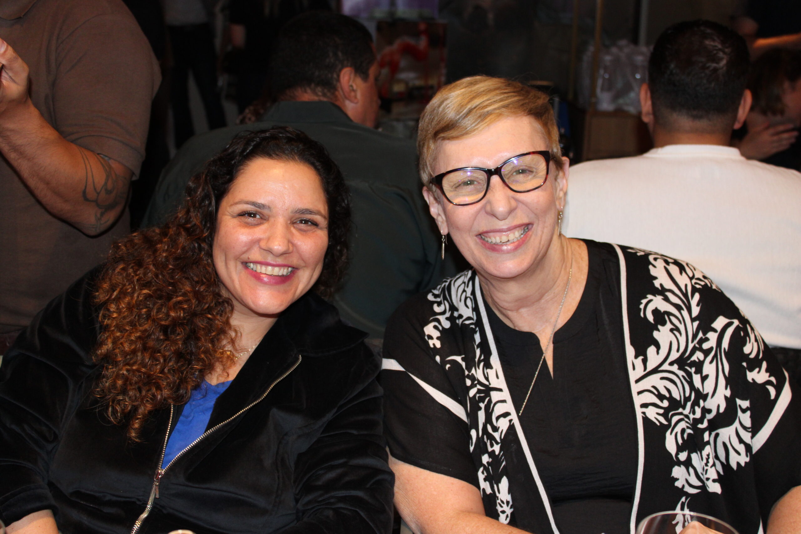 Gabriela Doss, da Azul Viagens, e Barbara Picolo, da ETS Gabriela Doss, da Azul Viagens, e Barbara Picolo, da ETS