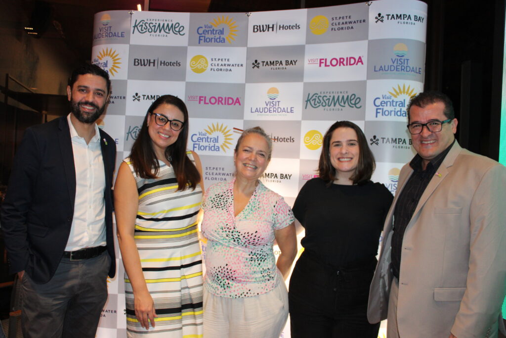 Gustavo Nappo, da EHTL, Ingrid Fachinette, do Visit St. Pete, Ana Flavia Medina, de Kissimmee, Andrea Dias, do Central Florida, e Roberto Araujo, da EHTL