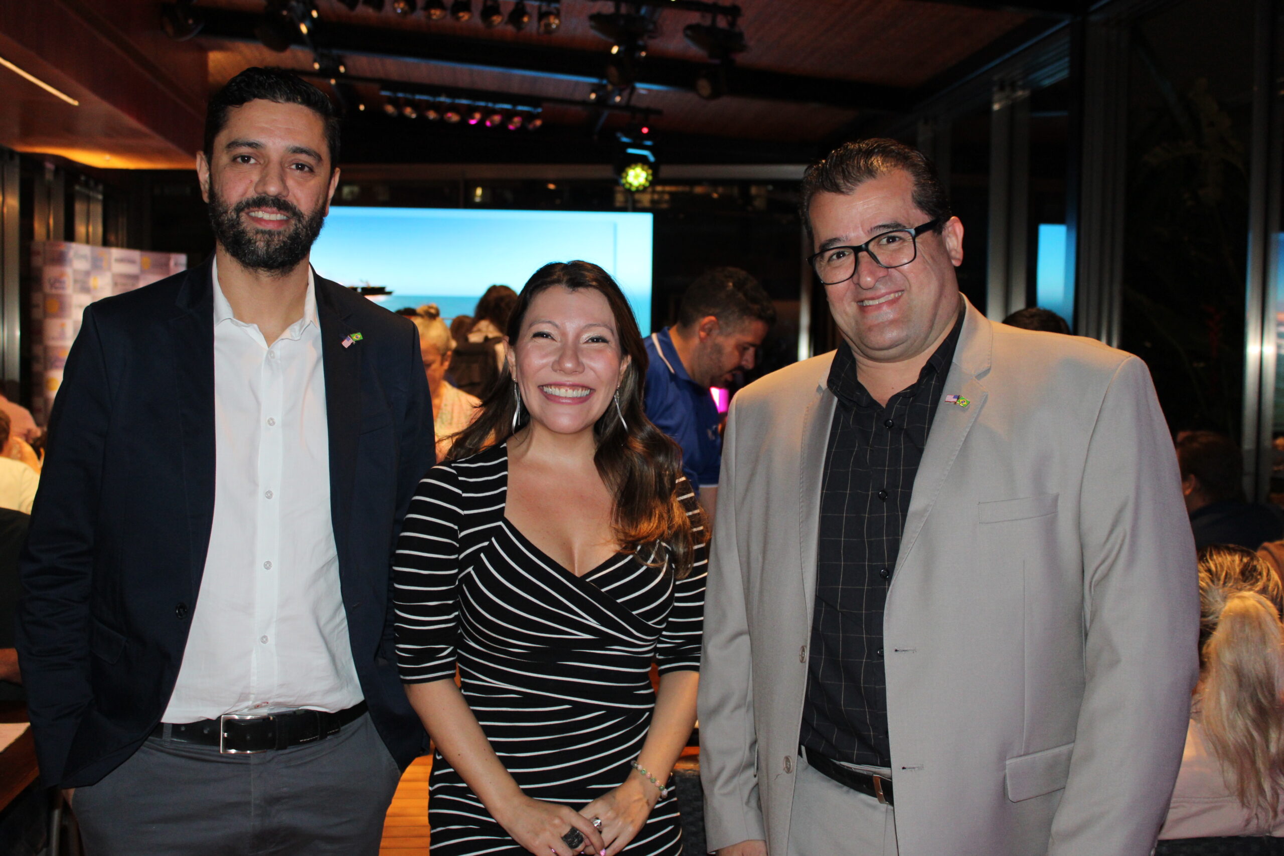 Gustavo Nappo e Roberto Araujo, da EHTL, com Karen Schmidt, da BWH Gustavo Nappo e Roberto Araujo, da EHTL, com Karen Schmidt, da BWH