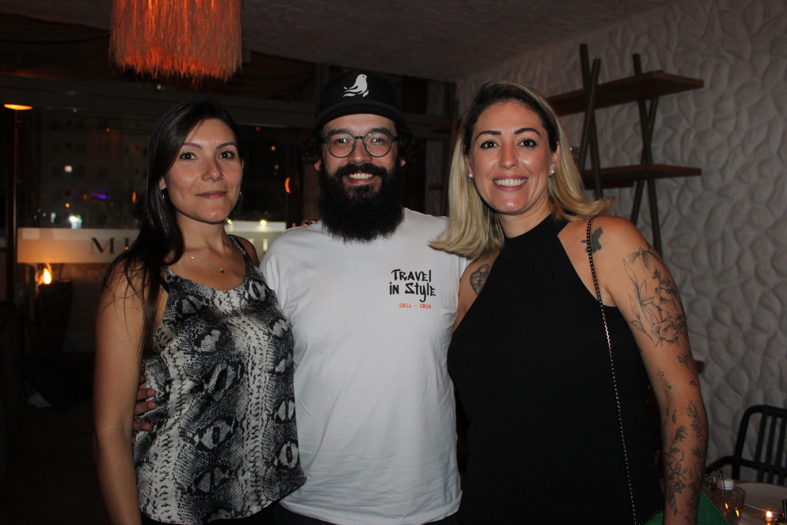 Helena Marinho e Raphael Bello, da Bird Viagens, com Grasi Carrara, da Sakura Helena Marinho e Raphael Bello, da Bird Viagens, com Grasi Carrara, da Sakura