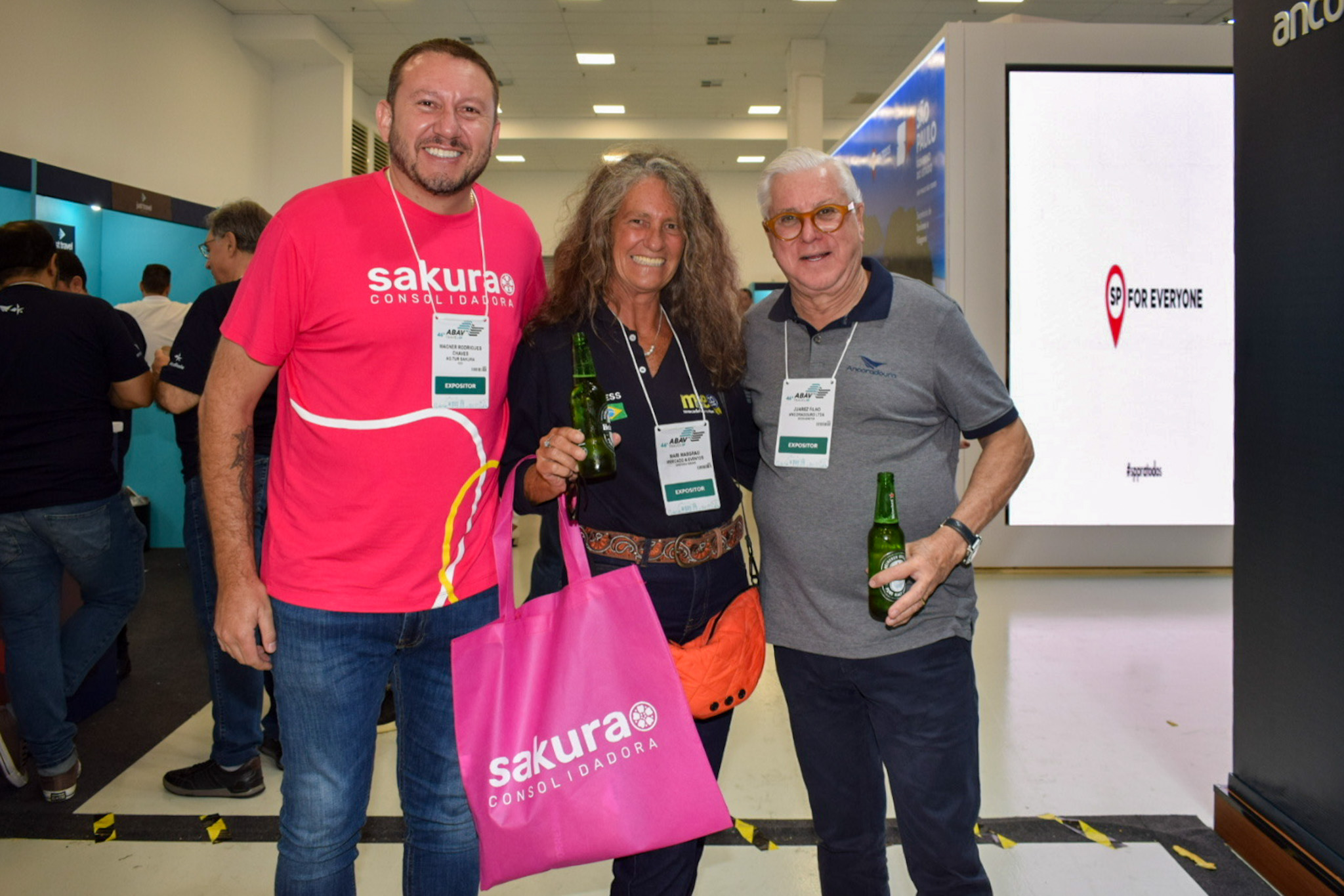 Wagner Chaves, da Sakura; Mari Masgrau, do M&E e Juarez Cintra, da Ancoradouro no happy hour da empresa Wagner Chaves, da Sakura; Mari Masgrau, do M&E e Juarez Cintra, da Ancoradouro no happy hour da empresa