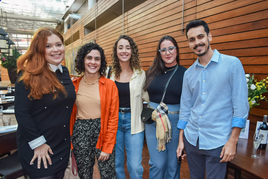 Hellen Medeiros, da Teresa Perez; Luíza Maciel e Giovanna Sanches, da Sete Mares ; Victoria Rocha, da Teresa Perez; e Pedro Carvalho, da Sete Mares