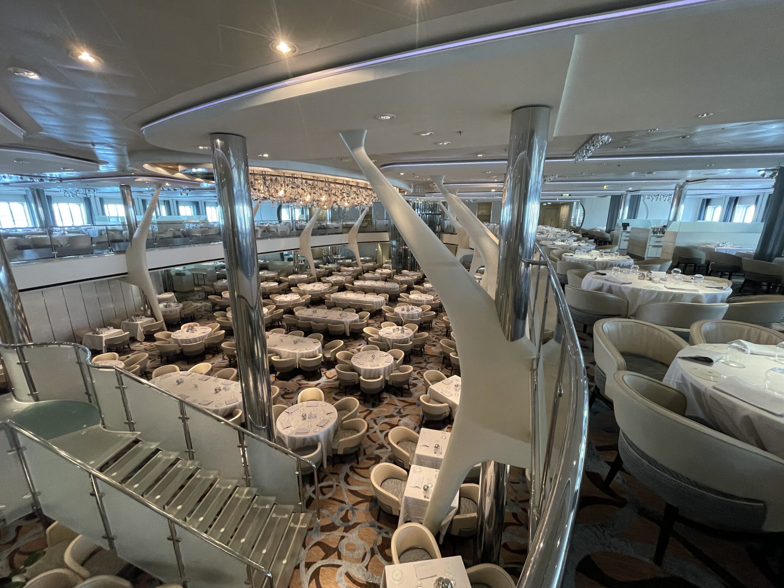 O restaurante principal do navio O restaurante principal do navio