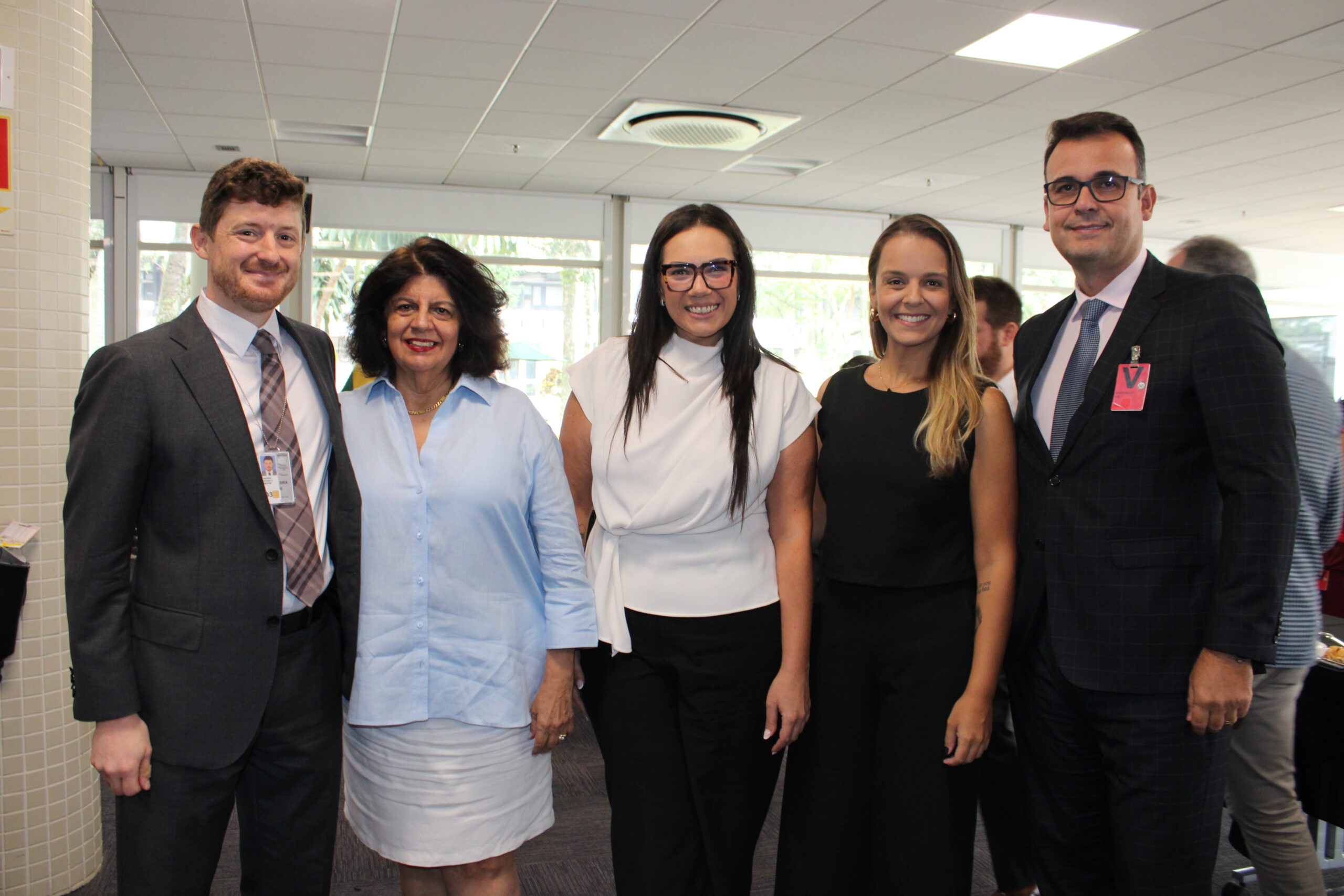 Nathan Traurig, do Consulado, Jussara Haddad, do Comitê Visit USA, Giovana Paulineli e Kati Ferreira, da Orinter, e Marcelo Oliveira, da Abav Nathan Traurig, do Consulado, Jussara Haddad, do Comitê Visit USA, Giovana Paulineli e Kati Ferreira, da Orinter, e Marcelo Oliveira, da Abav
