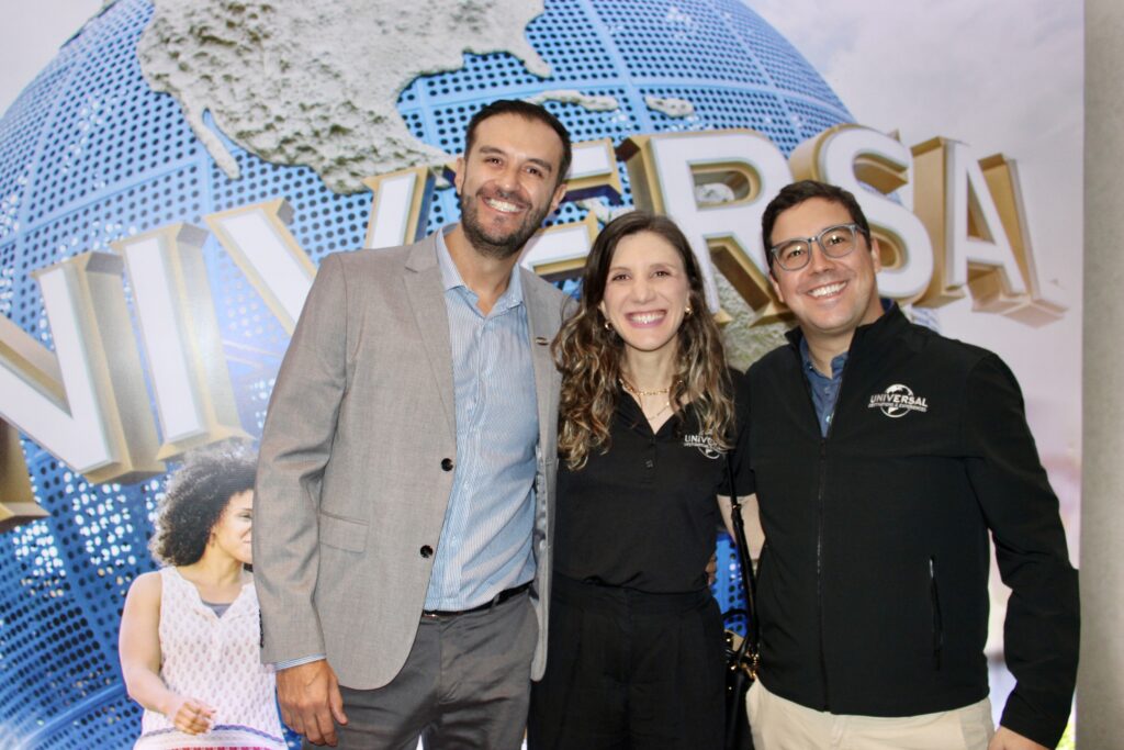 Neto Fernandes, do Visit Orlando, com Juliana Baraldi e Martin Diniz, da Universal