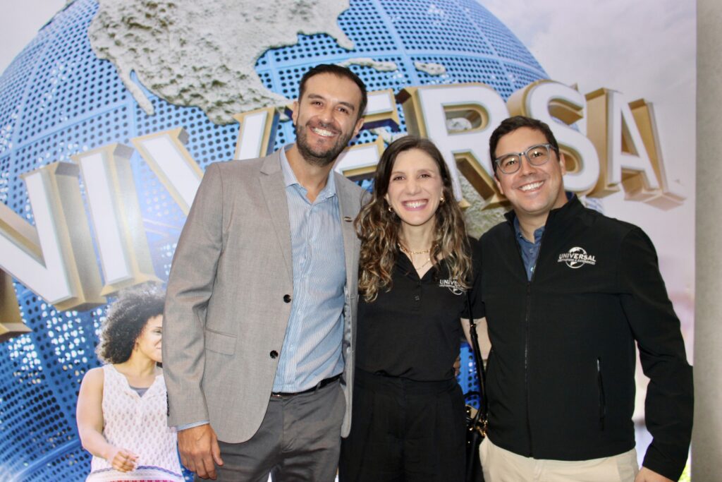 Neto Fernandes, do Visit Orlando, com Juliana Baraldi e Martin Diniz, da Universal Neto Fernandes, do Visit Orlando, com Juliana Baraldi e Martin Diniz, da Universal