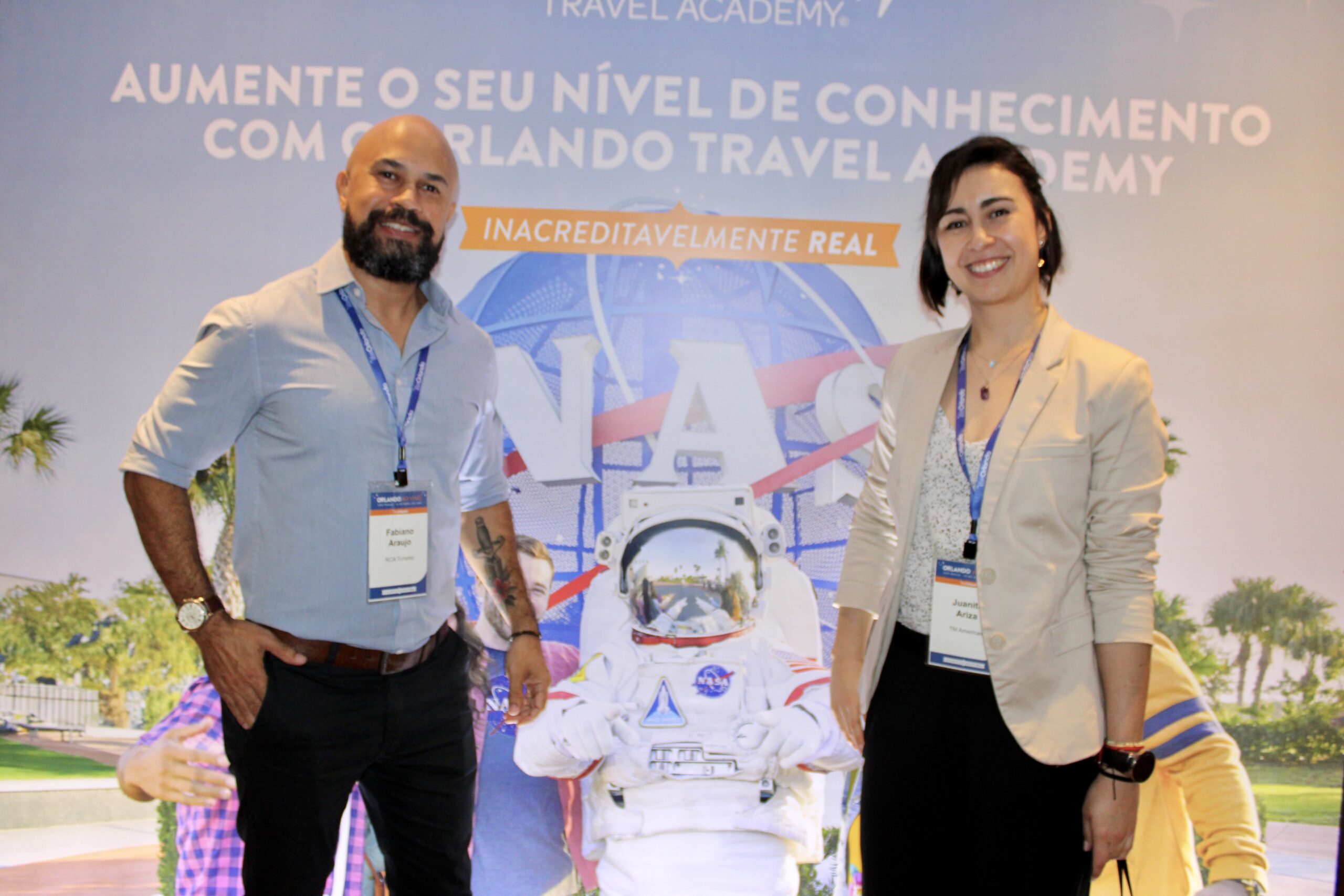Fabiano Araujo, da RCA, e Juanita Ariza, do Kennedy Space Center Fabiano Araujo, da RCA, e Juanita Ariza, do Kennedy Space Center