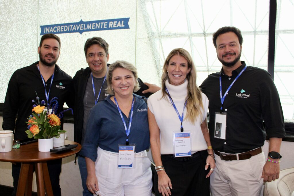 Victor Berman e Diego Rydz, da Just Travel, Lucia Motta, da Nice Via Apia, Fabiana Tourinho, da Kaluah, e João Nou, da Just Travel Victor Berman e Diego Rydz, da Just Travel, Lucia Motta, da Nice Via Apia, Fabiana Tourinho, da Kaluah, e João Nou, da Just Travel