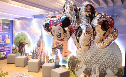 Veja detalhes da campanha e as fotos da nova loja flagship de Disney e Decolar em São Paulo