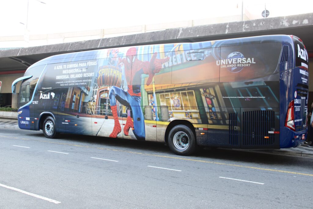 Franquia de Homem-Aranha é destaque em um dos ônibus