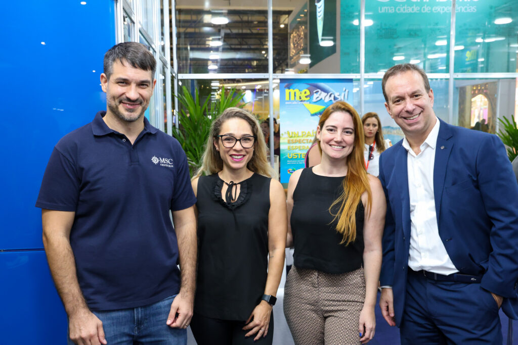 Ignacio Palacios, Livia Pacheco, Fernanda Sobral e Adrian Ursilli, da MSC Cruzeiros Ignacio Palacios, Livia Pacheco, Fernanda Sobral e Adrian Ursilli, da MSC Cruzeiros