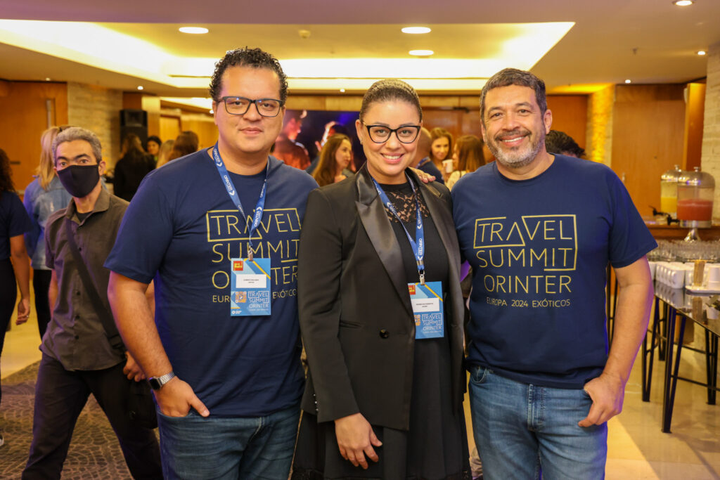 Ingrid Facchinette, da Aviareps, entre Alberto Bacarin e Jorge Souza, da Orinter