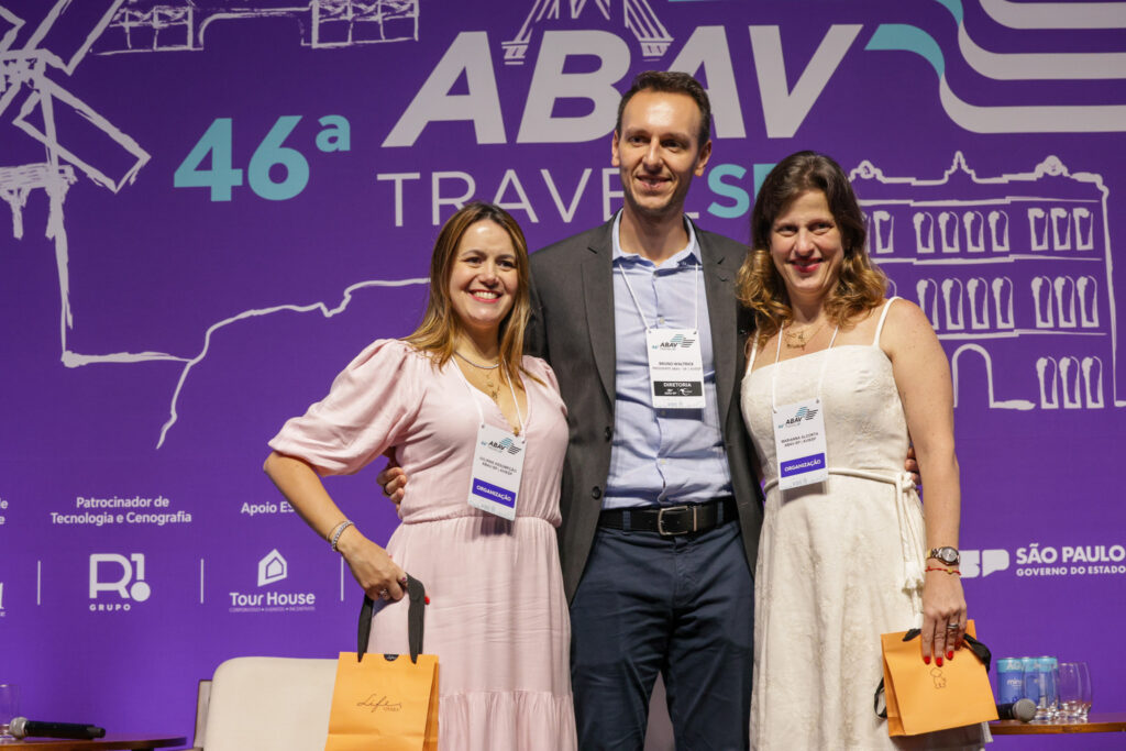 Juliana, Bruno e Mariana, equipe da AbavSP/Aviesp