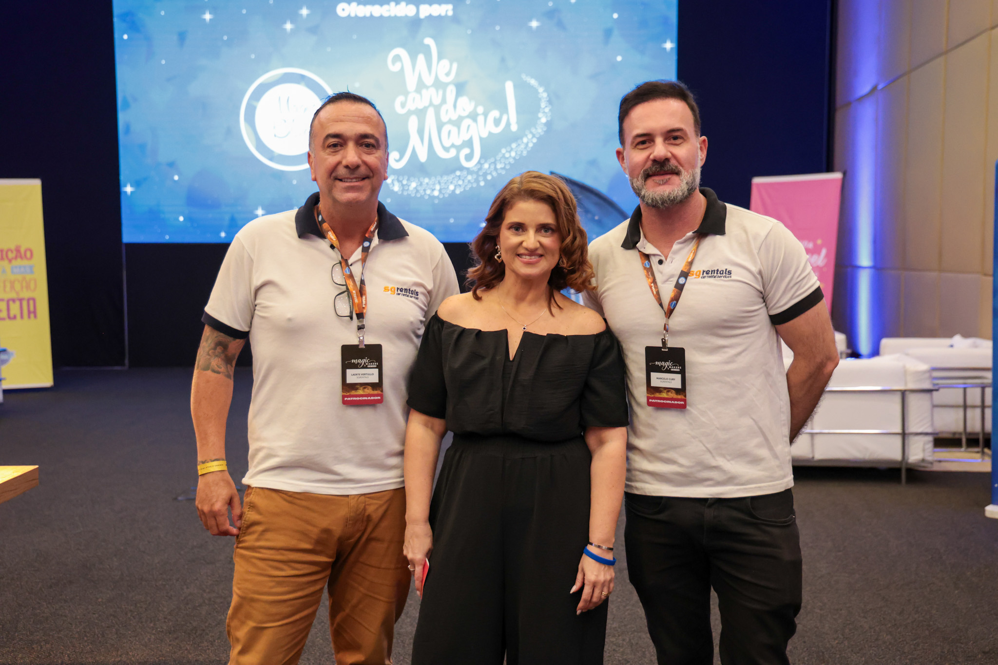 Laerte Vertullo e Marcelo Cury, da SGRentals, com Joice Ferreira, do Magic Blue Laerte Vertullo e Marcelo Cury, da SGRentals, com Joice Ferreira, do Magic Blue