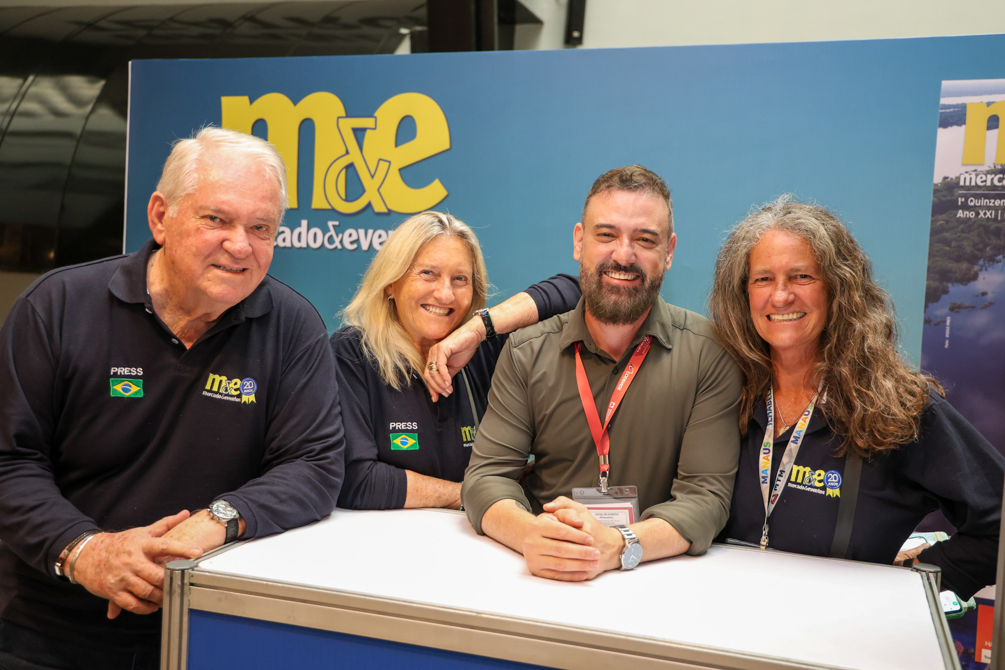Leônidas Oliveira, presidente da Secult-MG, entre Roy Taylor, Rosa Masgrau e Mari Masgrau, do M&E Leônidas Oliveira, presidente da Secult-MG, entre Roy Taylor, Rosa Masgrau e Mari Masgrau, do M&E
