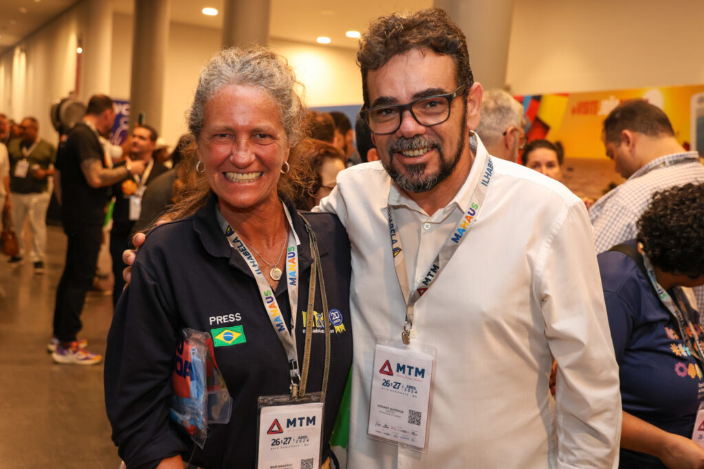 Mari Masgrau, do M&E, e Adriano Queiroga, do Festival de Turismo de Alagoas