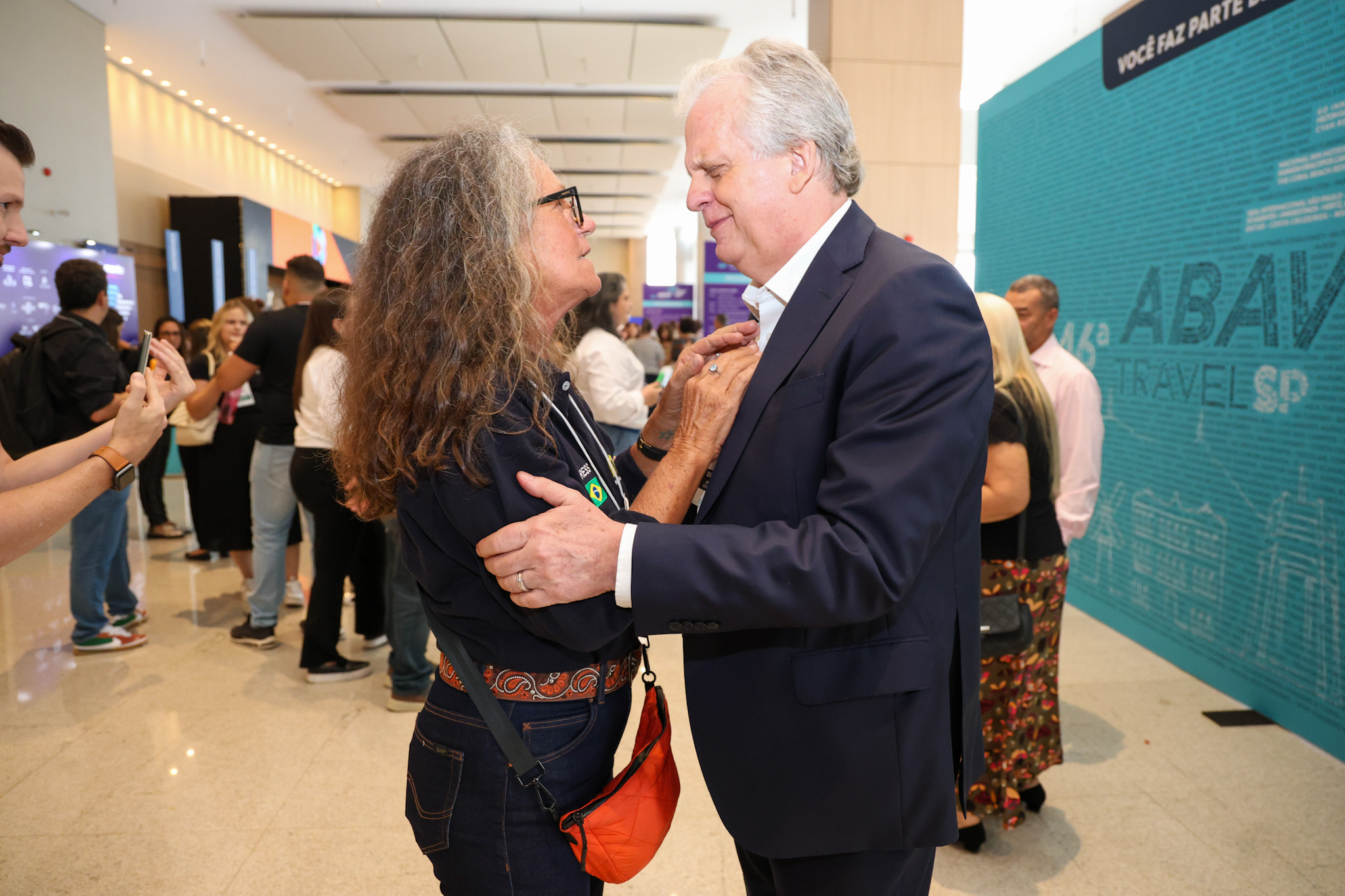Mari Masgrau, do M&E e Edmar Bull, da AbavSP/Aviesp Mari Masgrau, do M&E e Edmar Bull, da AbavSP/Aviesp