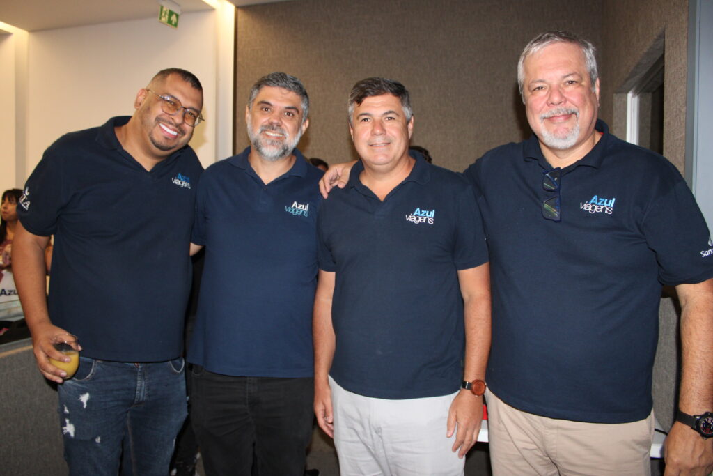 Michel Ramos, Denis Gomes, Kleber Silva e Alexandre Cequetin, da Azul Viagens