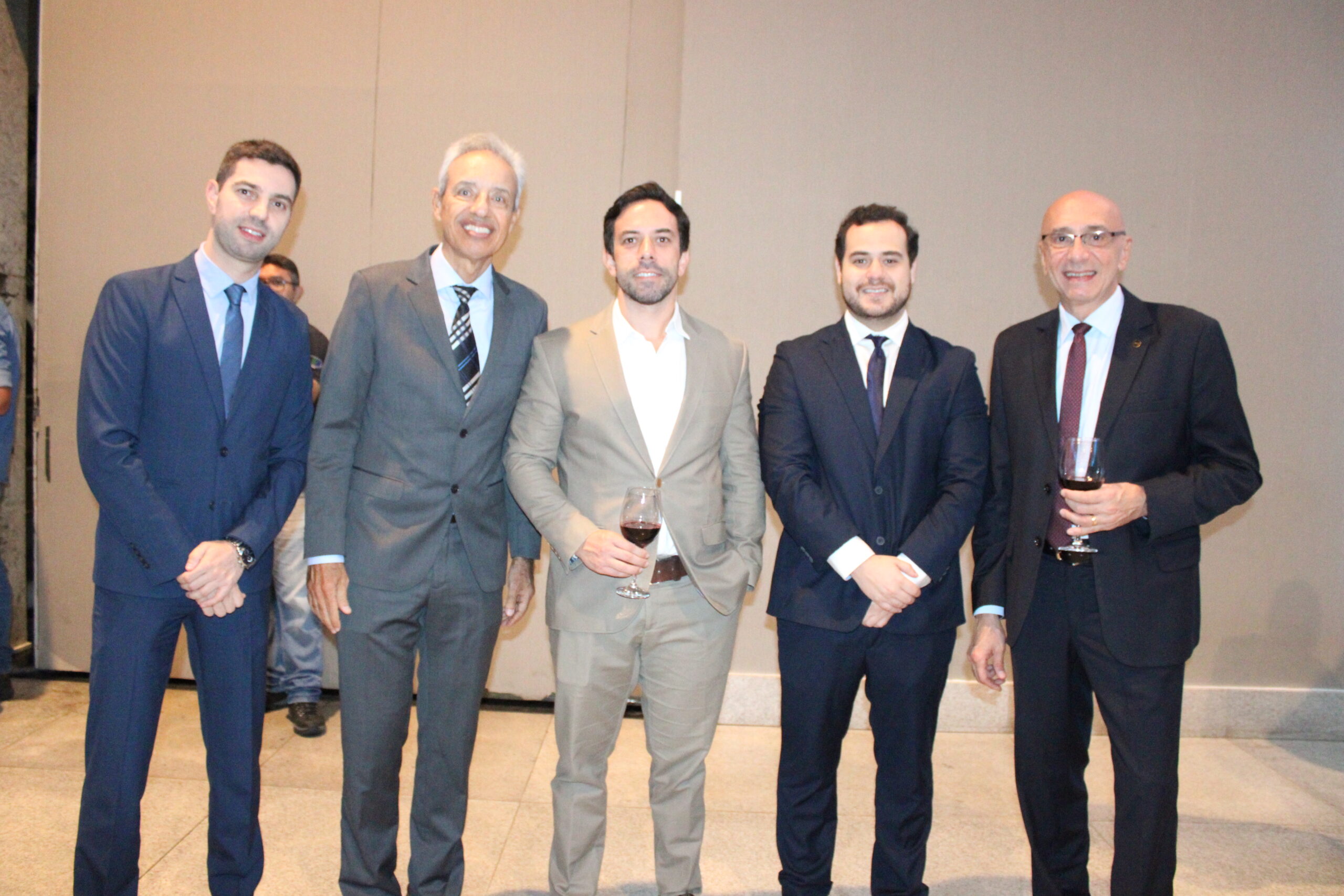 Nuno Jesus, da Ameris Hotéis, Carlos Gato, do Brisa Hotéis, Milton Vasconcelos, do MME Hotéis, Gabriel Cedrim, VP da ABIH-AL, e Ricardo Pompeo, da Nobile Nuno Jesus, da Ameris Hotéis, Carlos Gato, do Brisa Hotéis, Milton Vasconcelos, do MME Hotéis, Gabriel Cedrim, VP da ABIH-AL, e Ricardo Pompeo, da Nobile