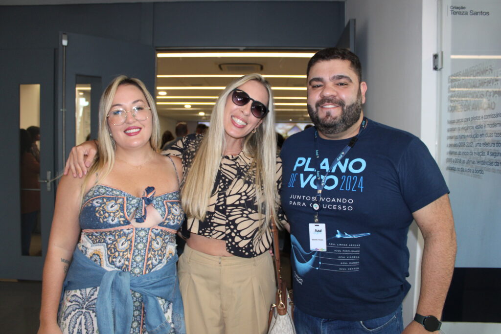 Pamela e Priscila Peters, da Mulher Turismo, e Eduardo Teixeira, da Azul Viagens