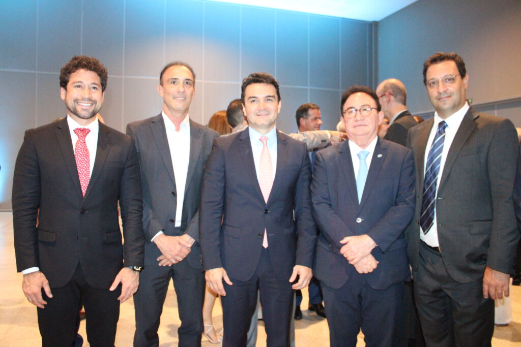 Patrick Correa, da Riotur, Jamil Suaiden, do CICB, Celso Sabino, ministro do Turismo, Manoel Linhares, da ABIH, e Ricardo Dias, da Abrafesta