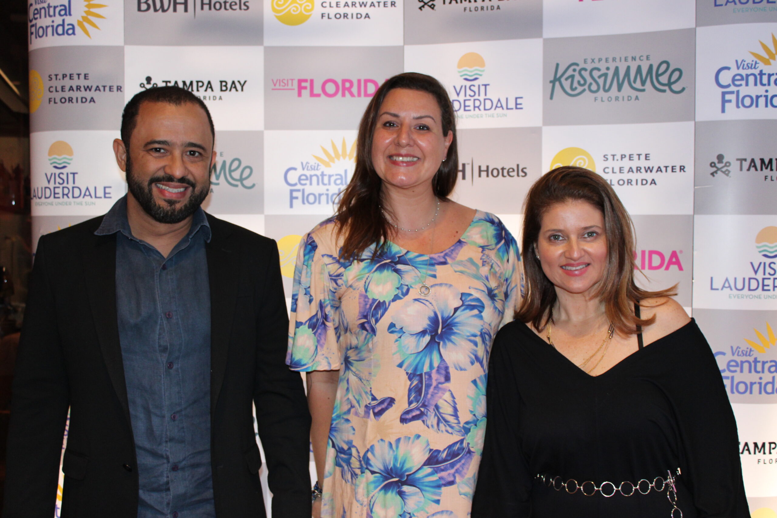 Paulo Cesar e Joice Ferreira, da Magic Blue, com Joyce Cordeiro, de Tampa Bay Paulo Cesar e Joice Ferreira, da Magic Blue, com Joyce Cordeiro, de Tampa Bay