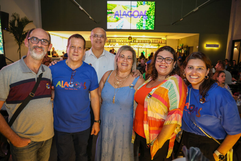 Paulo Magalhães, da Liberata Turismo, Neto Luz, da Orinter, Nelson Nogueira e Ana Lúcia, da ALC Turismo, Alessandra Magalhães, da Liberata Turismo e Thais Siqueira, da Orinter