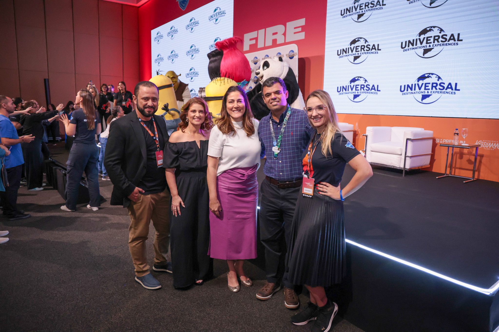 Paulo Soares e Joice Ferreira, do Magic Blue, Gabriela Cavalheiro e Renato Gonçalves, da Universal, e Camila Moretti, do Magic Blue Paulo Soares e Joice Ferreira, do Magic Blue, Gabriela Cavalheiro e Renato Gonçalves, da Universal, e Camila Moretti, do Magic Blue