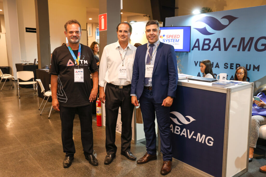 Peter Mangabeira, presidente da Abav-MG, Alexandre Brandão, da Abav-MG e Mateus Messeder