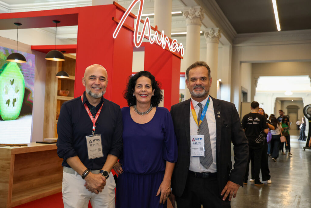 Petterson Tonini, superintendente de Políticas e Gastronomia da Secult, Teresa Lemos, presidente da FECITUR, e Peter Mangabeira, presidente da Abav-MG