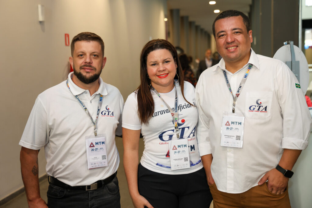 Regis Borges, da GTA, Vanessa Serpa, da Serpa Turismo, e Anderson Marques, da GTA