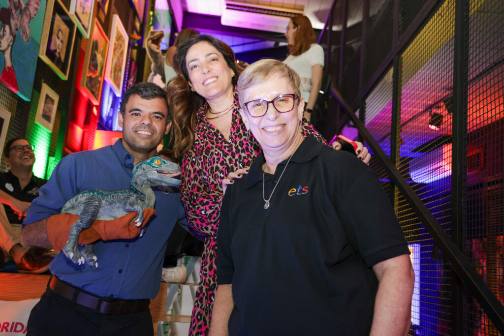 Renato Gonçalves e Gabriella Cavalheiro da Universal e Bárbara Picolo, da ETS Renato Gonçalves e Gabriella Cavalheiro da Universal e Bárbara Picolo, da ETS