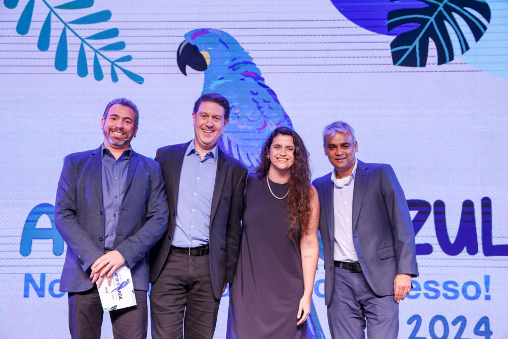 Ricardo Bezerra, Daniel Bicudo e Giulliana Mesquita, da Azul Viagens, e Abhi Shah, presidente da Azul