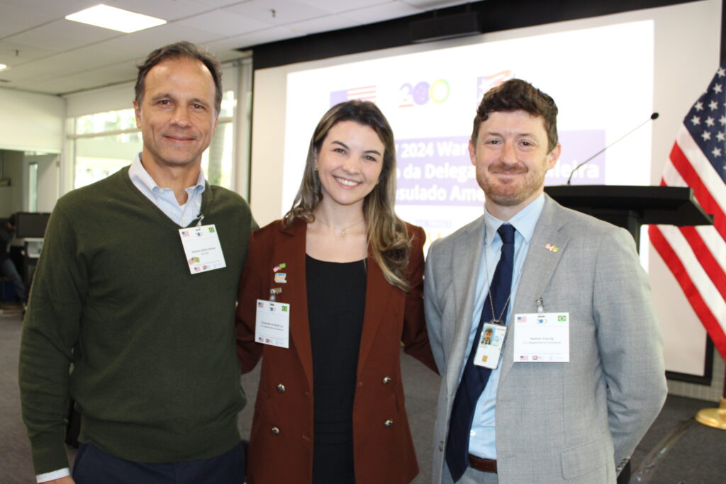 Roberto Roman, da CVC, com Emanuelle De Nadal e Nathan Traurig, do Consulado dos EUA