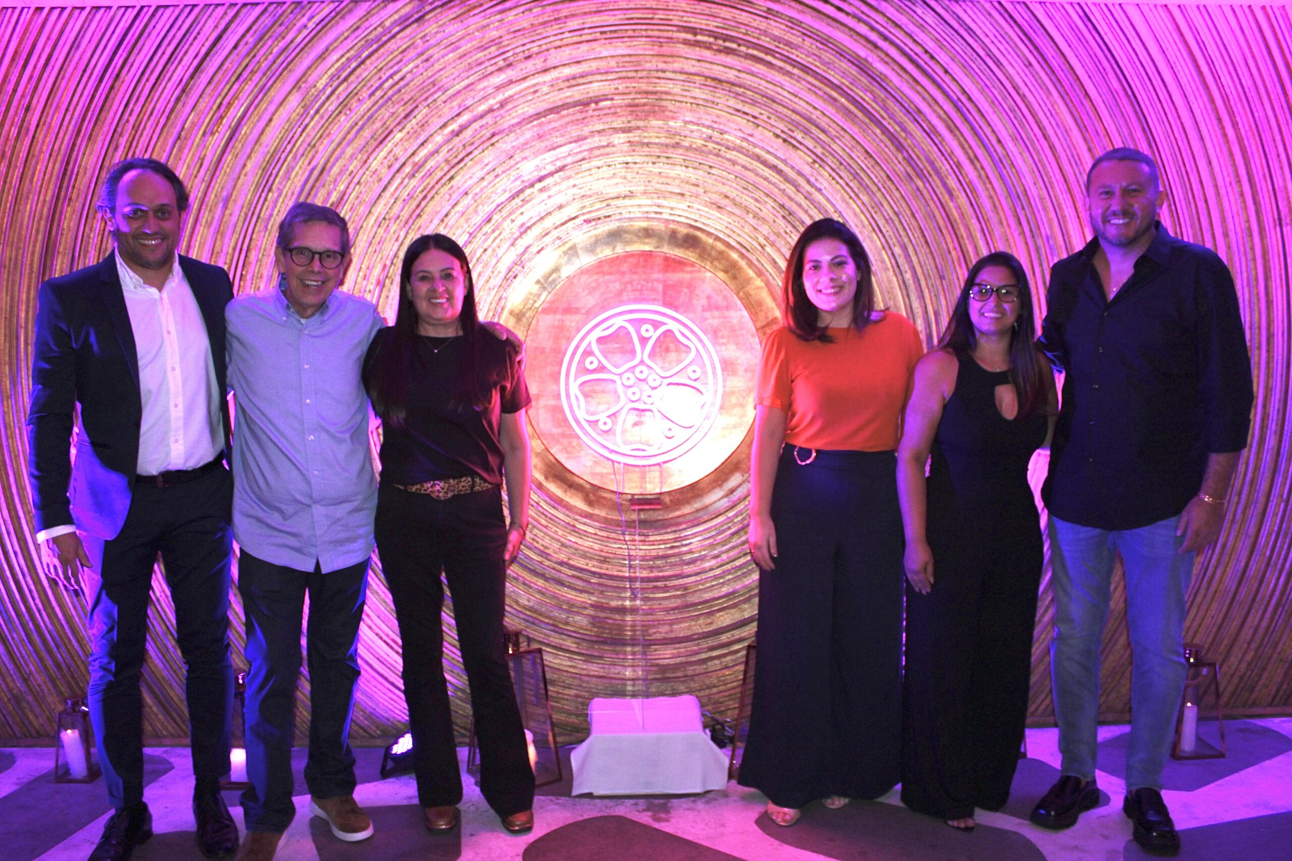 Rodrigo Ferreira, Cassio Oliveira, Vivi Siqueira, Aline Gaspar, Karliana Leite e Wagner Chaves, da Sakura Rodrigo Ferreira, Cassio Oliveira, Vivi Siqueira, Aline Gaspar, Karliana Leite e Wagner Chaves, da Sakura