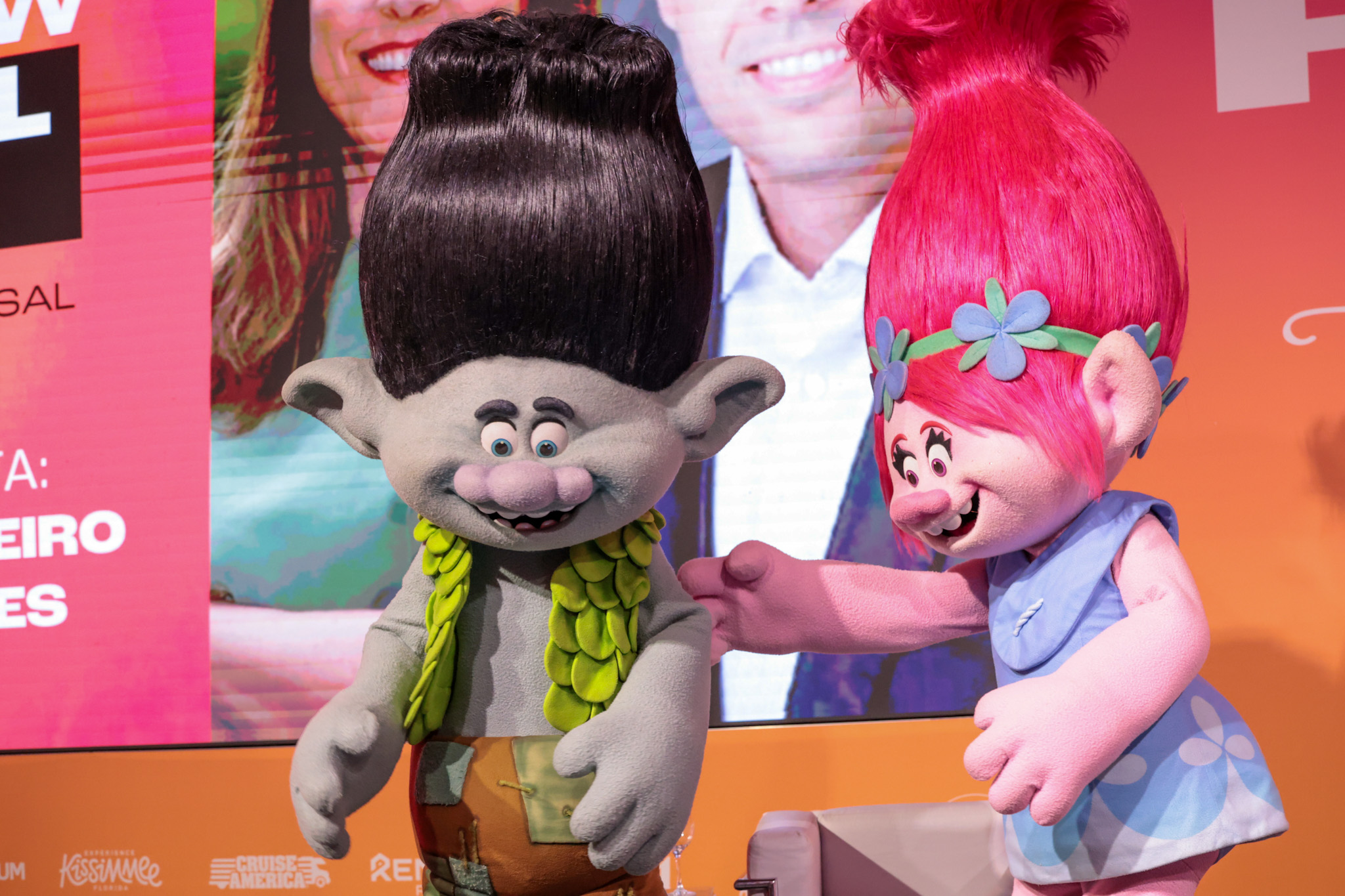 Tronco e Poppy, personagens do filme Trolls