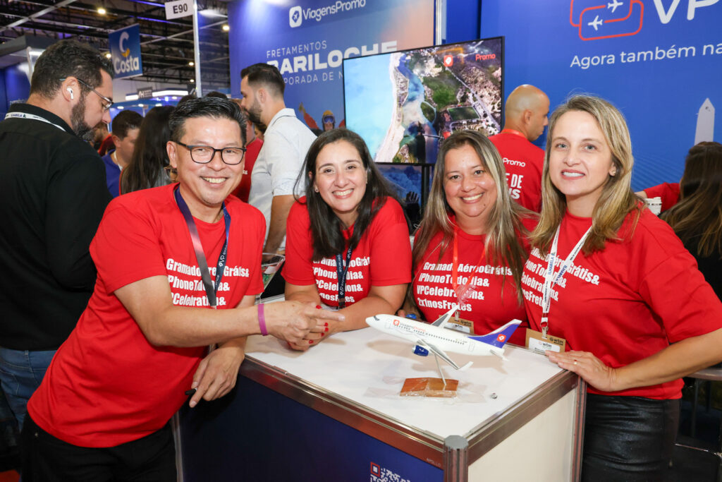 Valter Onishi, Audrey Francelino, Amanda Luisi e Priscila Bures, da ViagensPromo