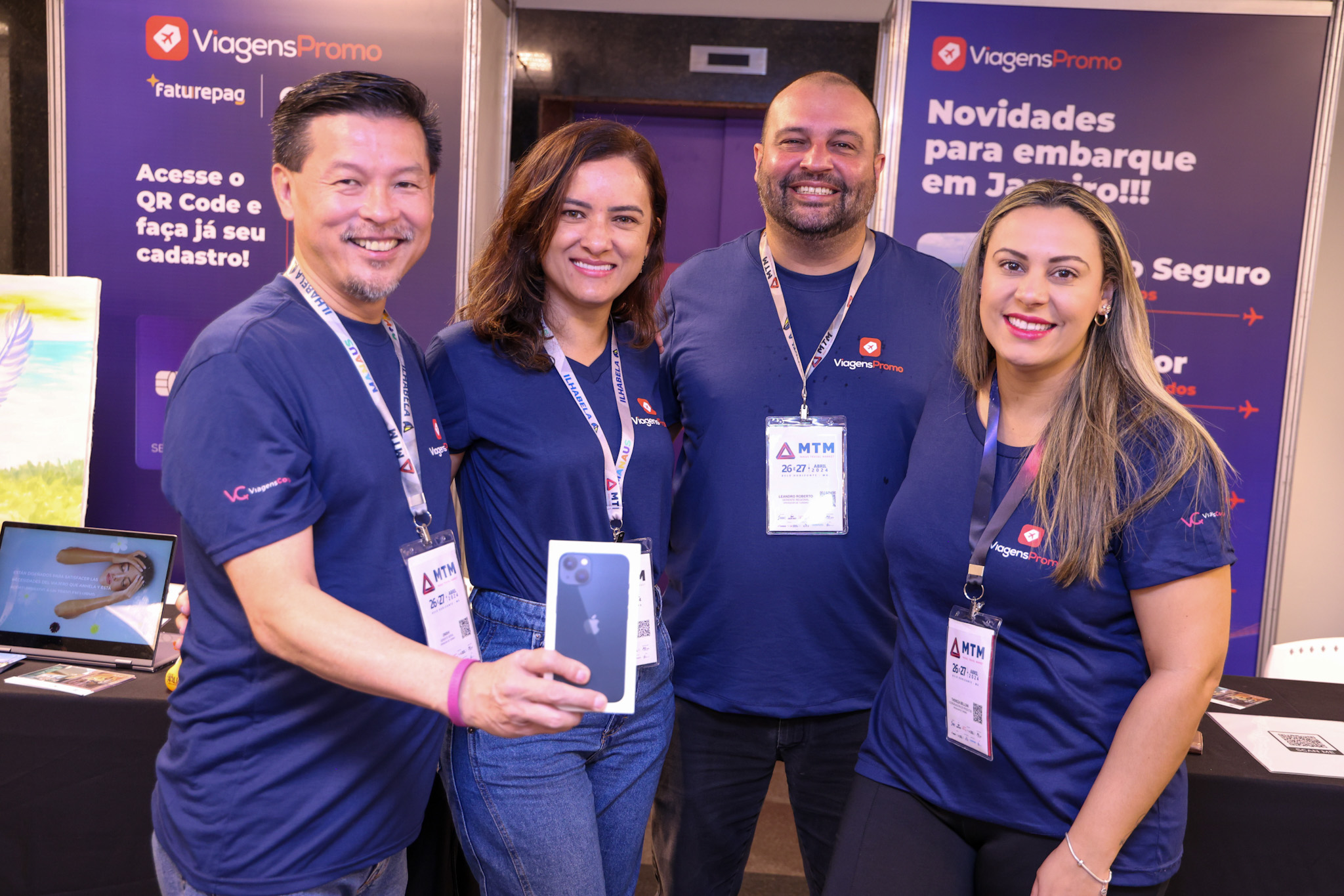 Valter Onishi, Rosália Domingues, Leandro Roberto e Thereza Belloni, da ViagensPromo Valter Onishi, Rosália Domingues, Leandro Roberto e Thereza Belloni, da ViagensPromo